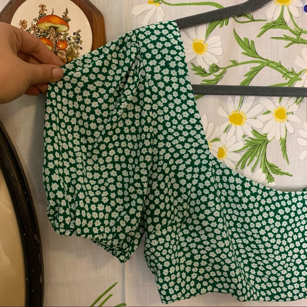 Showpo green white floral puff sleeve crop top - Picture 4 of 7